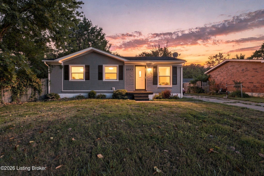 Photo of 6609 Stana Dr, Louisville, KY 40258 (MLS # 1730218)