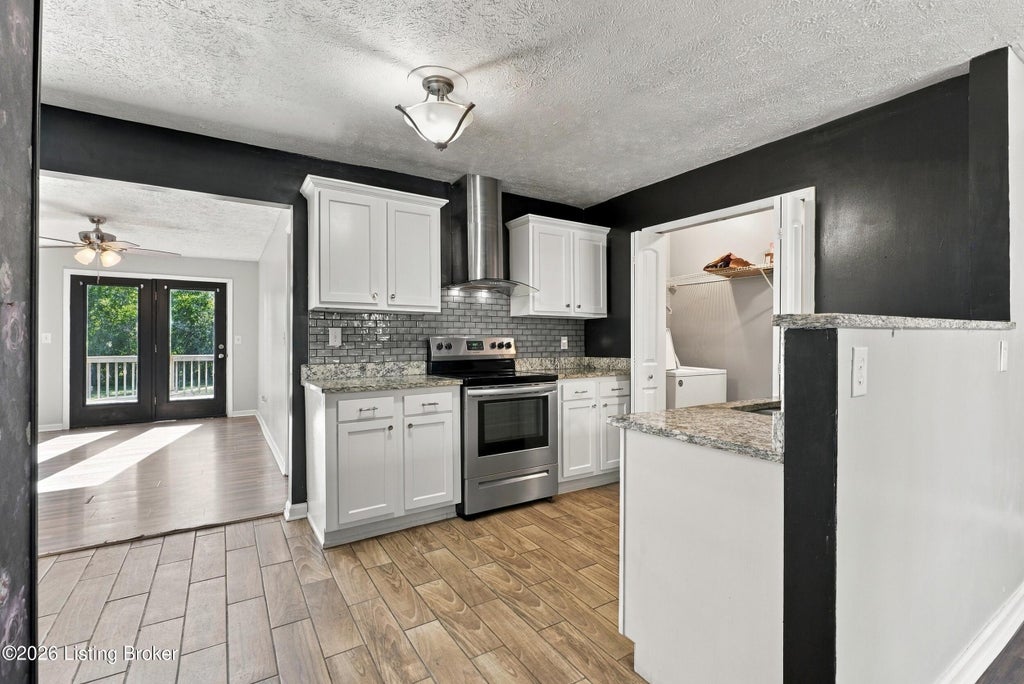 Photo of 6609 Stana Dr, Louisville, KY 40258 (MLS # 1730218)