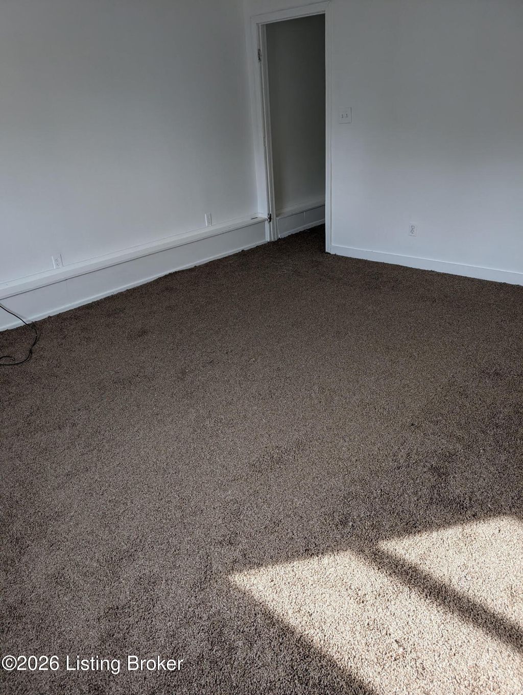 Photo of 2805 W Chestnut St, Louisville, KY 40211 (MLS # 1723420)