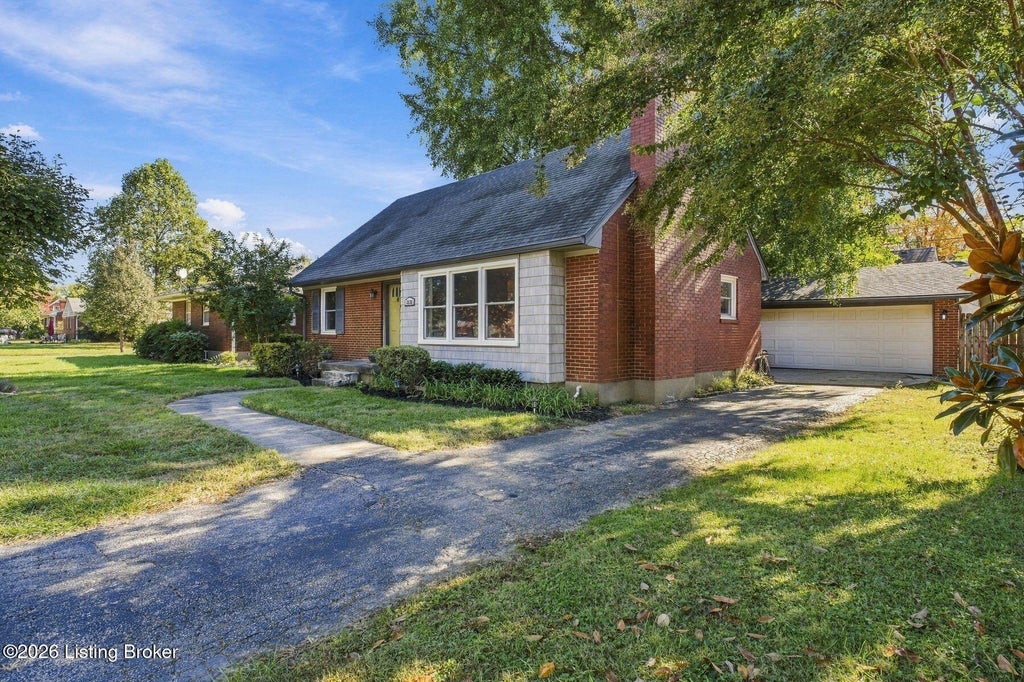 Photo of 3532 Hughes Rd, Louisville, KY 40207 (MLS # 1732679)