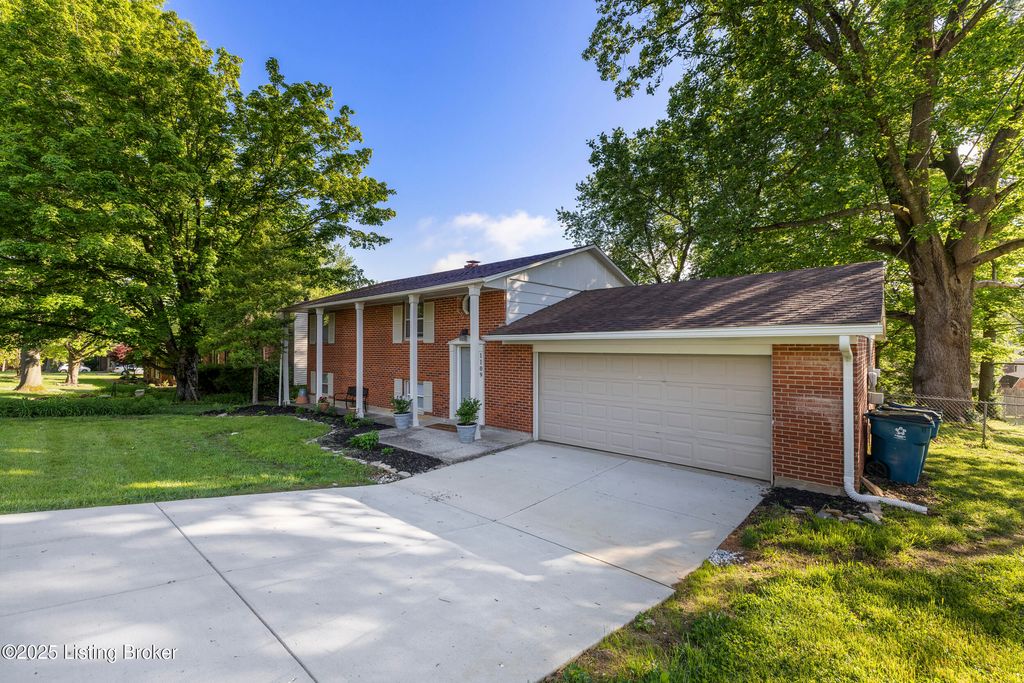 Photo of 1109 Crestview Way, Goshen, KY 40026 (MLS # 1686565)