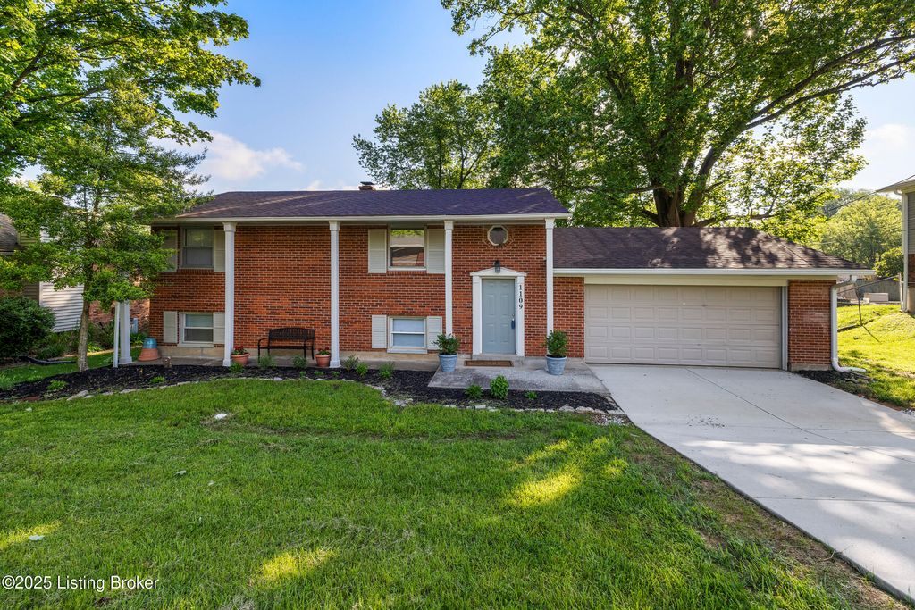 Photo of 1109 Crestview Way, Goshen, KY 40026 (MLS # 1686565)
