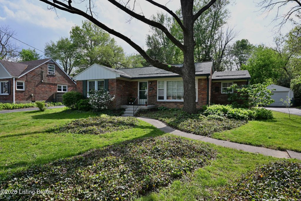 Photo of 318 Primrose Dr, Louisville, KY 40207 (MLS # 1716519)
