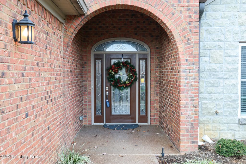 Photo of 10712 Riva Rd, Louisville, KY 40223 (MLS # 1704352)