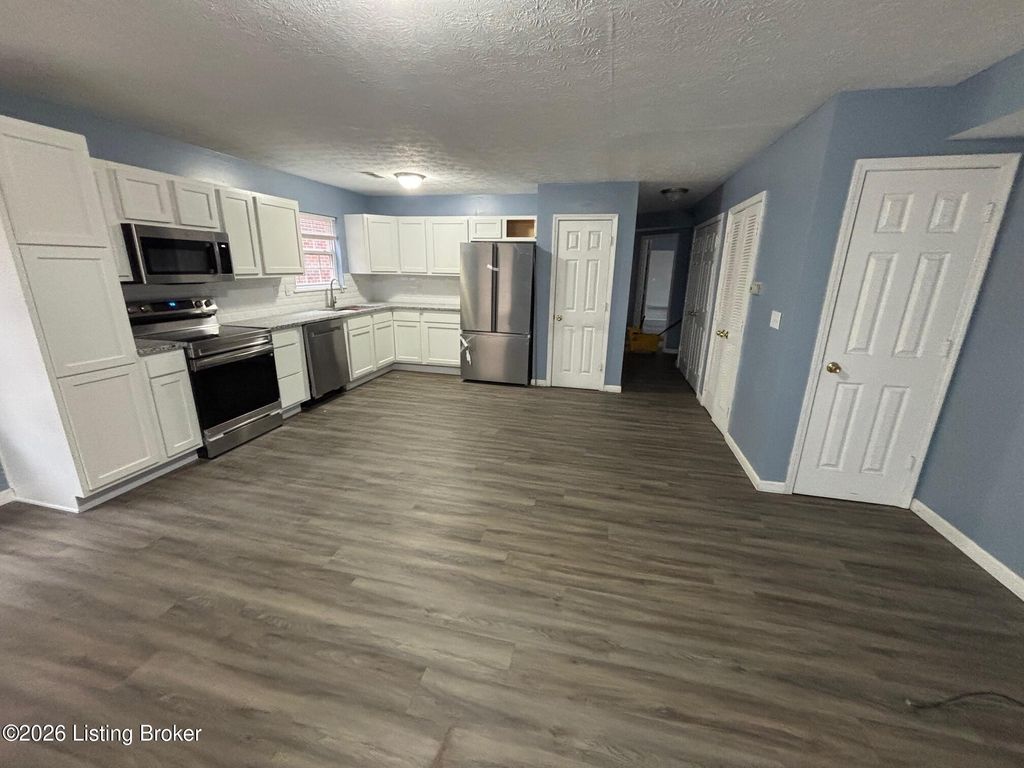 Photo of 2122 W Jefferson St, Louisville, KY 40212 (MLS # 1711128)