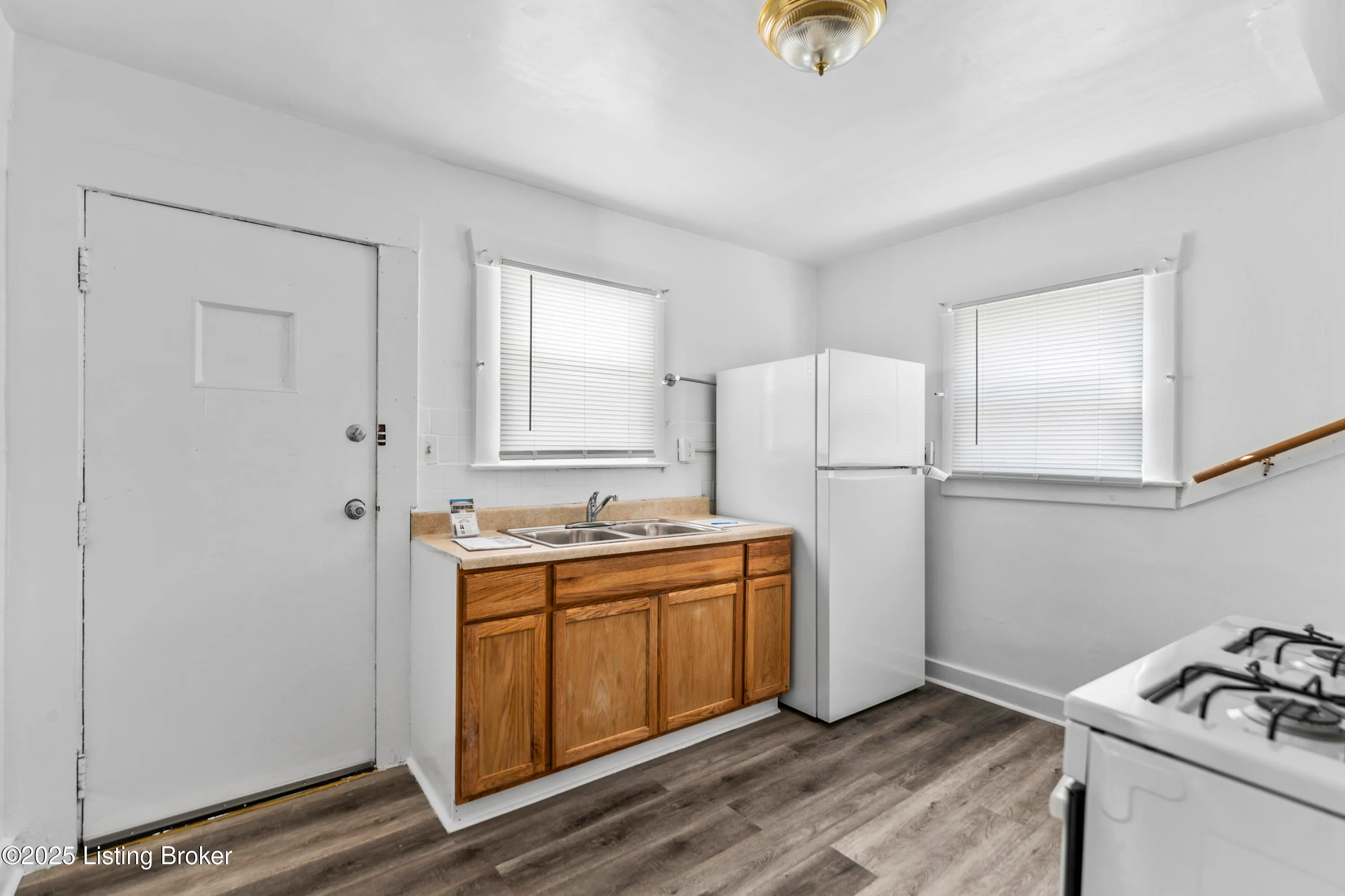 Louisville, Kentucky 40211, United States, 2 Bedrooms Bedrooms, ,2 BathroomsBathrooms,Residential,Active,23031