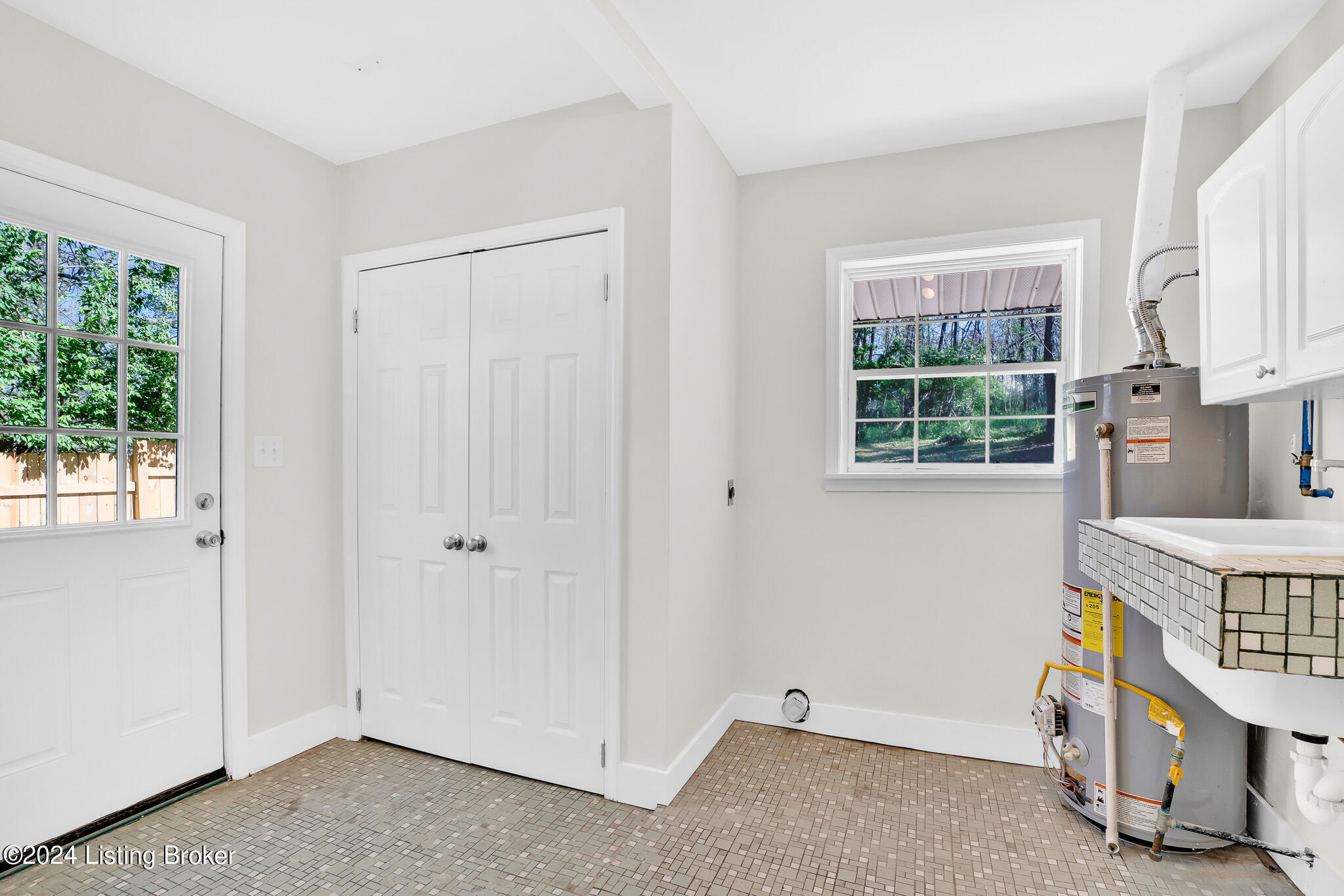 9709 W Manslick Rd, Fairdale, Kentucky image 33