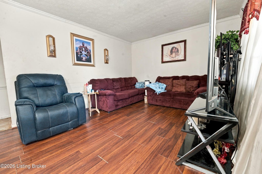 Photo of 4407 Broadleaf Dr, Louisville, KY 40216 (MLS # 1731551)
