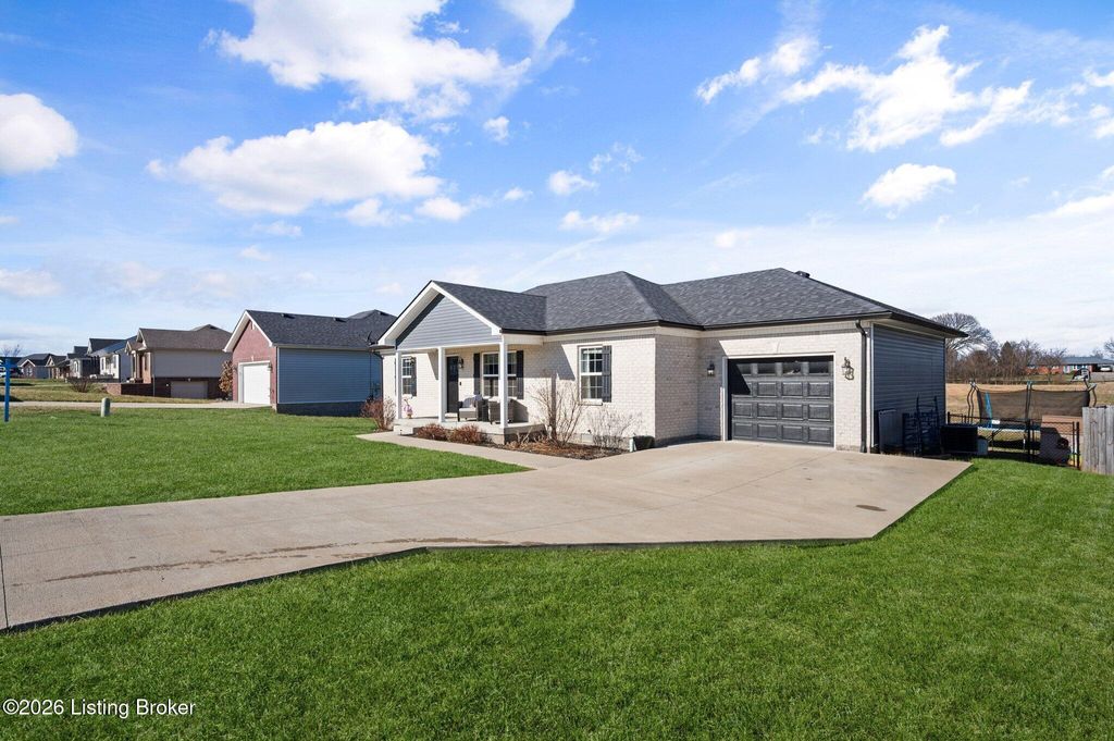 Photo of 105 Redwood Dr, Bardstown, KY 40004 (MLS # 1707565)