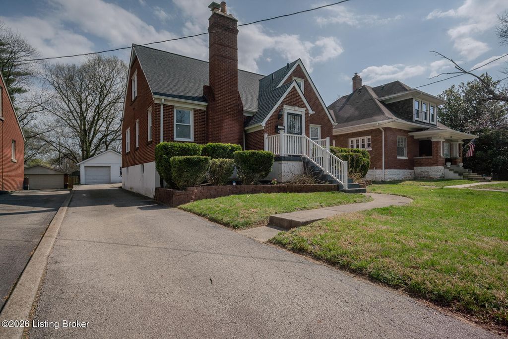 Photo of 4809 Southern Pkwy, Louisville, KY 40214 (MLS # 1715885)