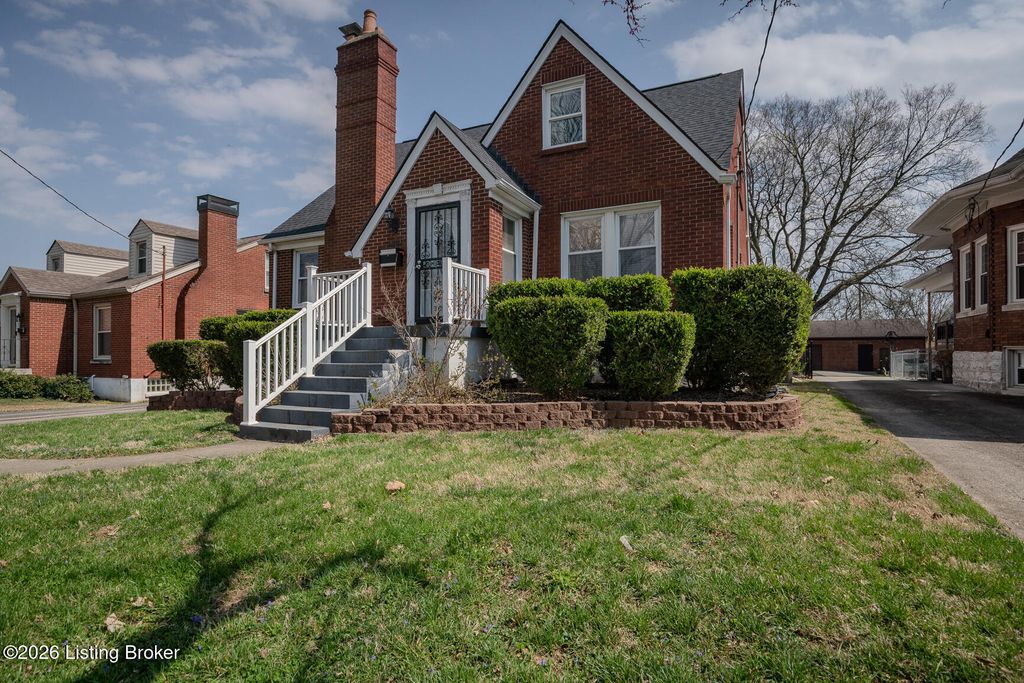 Photo of 4809 Southern Pkwy, Louisville, KY 40214 (MLS # 1715885)