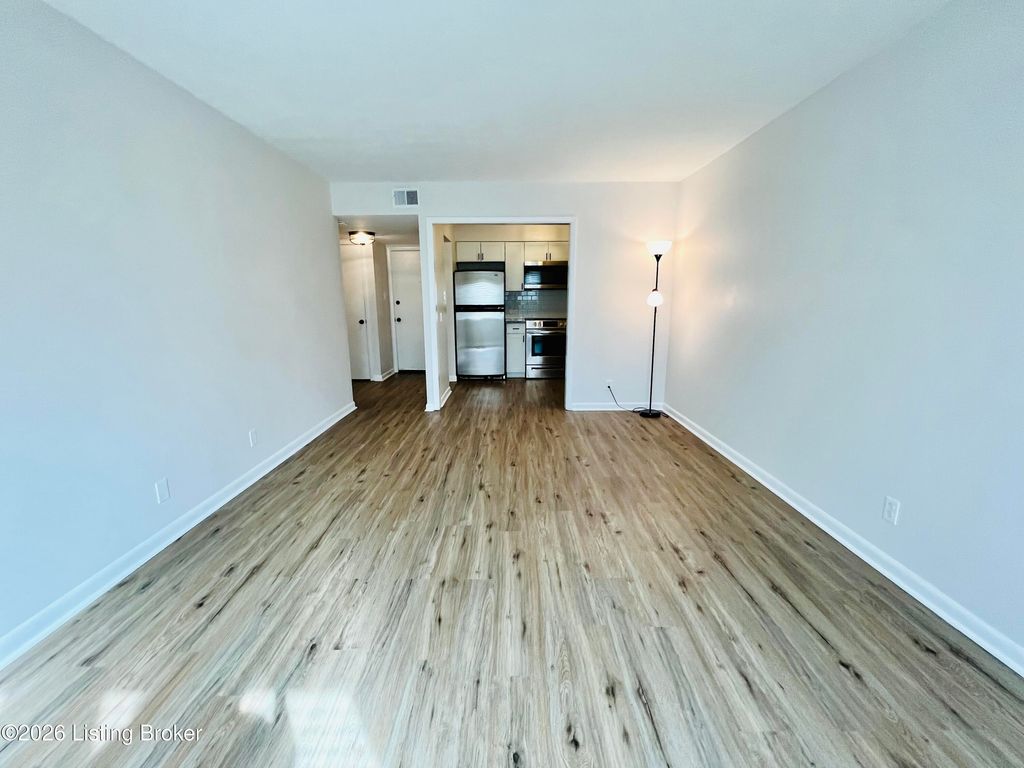 Photo of 1935 Gardiner Ln #APT F92, Louisville, KY 40205 (MLS # 1715104)