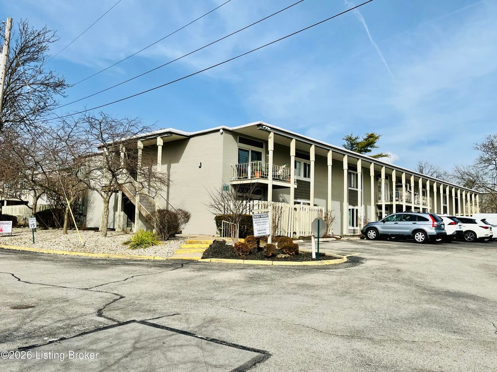 Photo of 1935 Gardiner Ln #APT F92, Louisville, KY 40205 (MLS # 1715104)