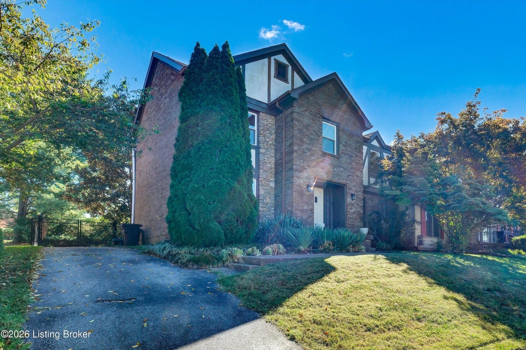 Photo of 3 Autumn Hill Ct, Prospect, KY 40059 (MLS # 1731028)