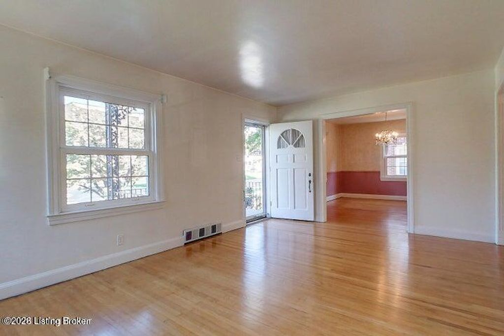 Photo of 2126 Lancashire Ave, Louisville, KY 40205 (MLS # 1708154)