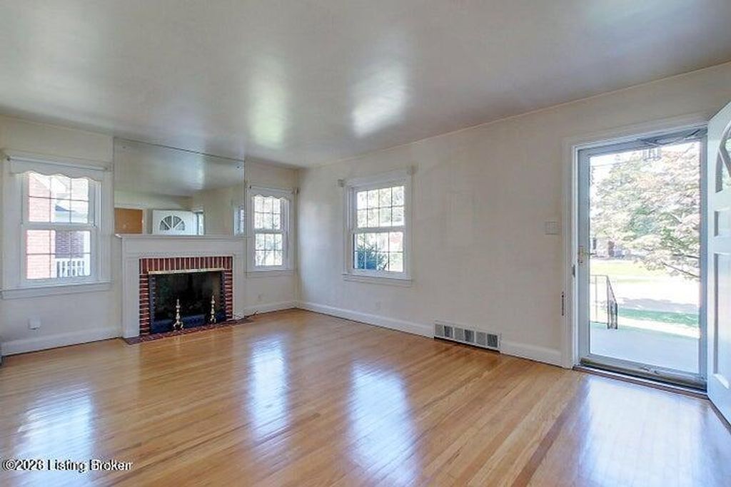 Photo of 2126 Lancashire Ave, Louisville, KY 40205 (MLS # 1708154)