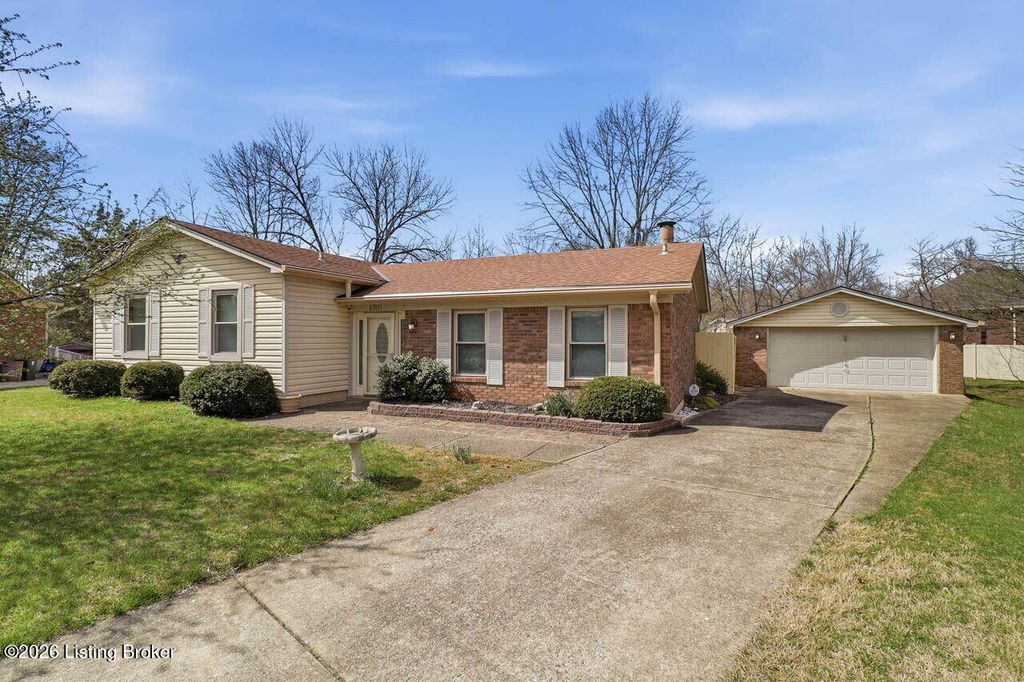 Photo of 8301 Creek Trail Ct, Louisville, KY 40291 (MLS # 1711786)
