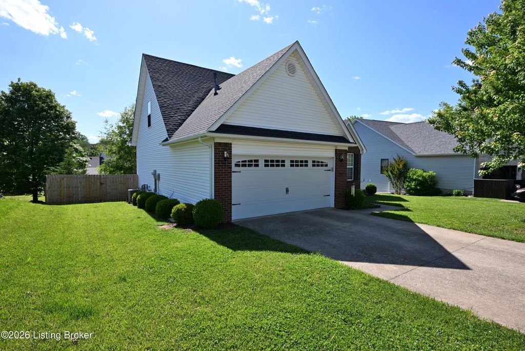 Photo of 5802 Waveland Cir, Prospect, KY 40059 (MLS # 1717055)