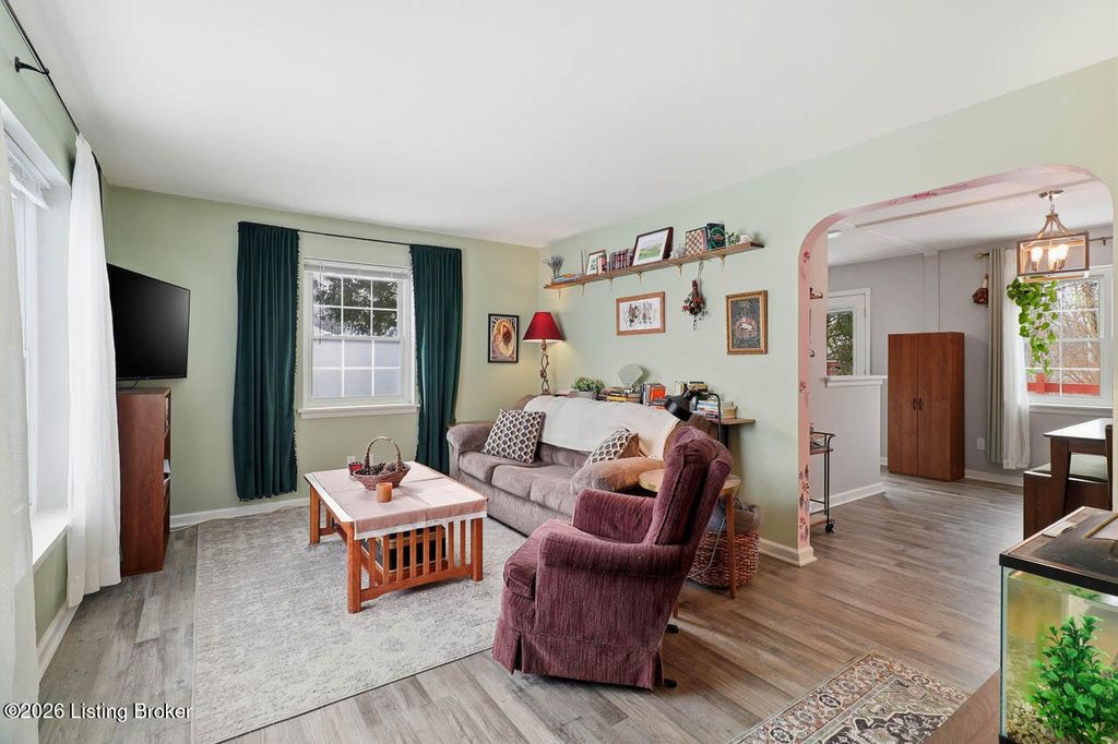 Photo of 525 Fenwick Dr, New Albany, IN 47150 (MLS # 1708521)