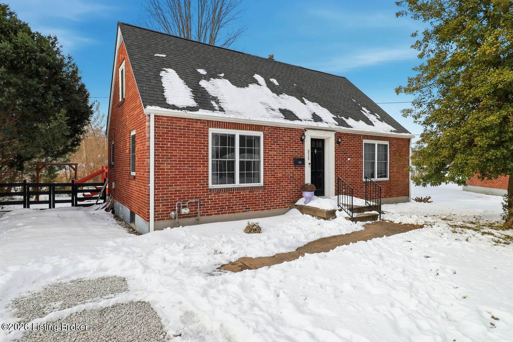 Photo of 525 Fenwick Dr, New Albany, IN 47150 (MLS # 1708521)