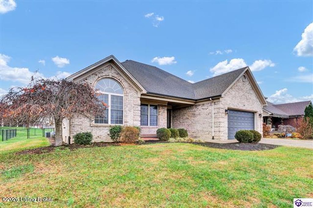Photo of 421 E Woodlake Cir, Mt Washington, KY 40047 (MLS # 1707143)