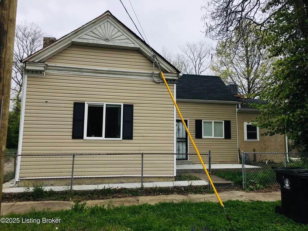 Photo of 421 S 27th St, Louisville, KY 40212 (MLS # 1719084)