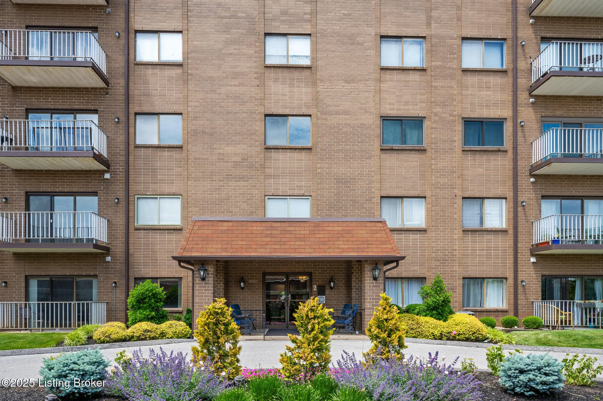 Louisville, Kentucky 40220, United States, 2 Bedrooms Bedrooms, ,1 BathroomBathrooms,Residential,Active,135256