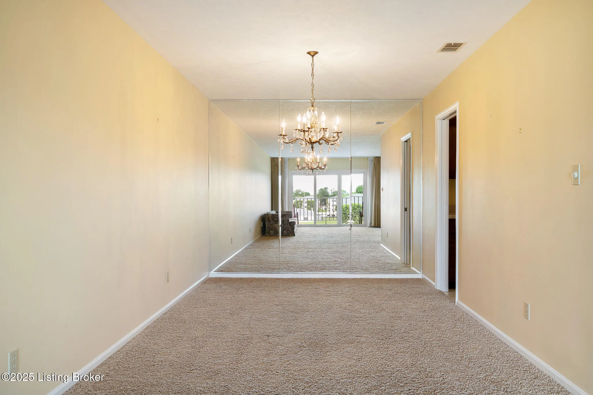 Louisville, Kentucky 40220, United States, 2 Bedrooms Bedrooms, ,1 BathroomBathrooms,Residential,Active,135256