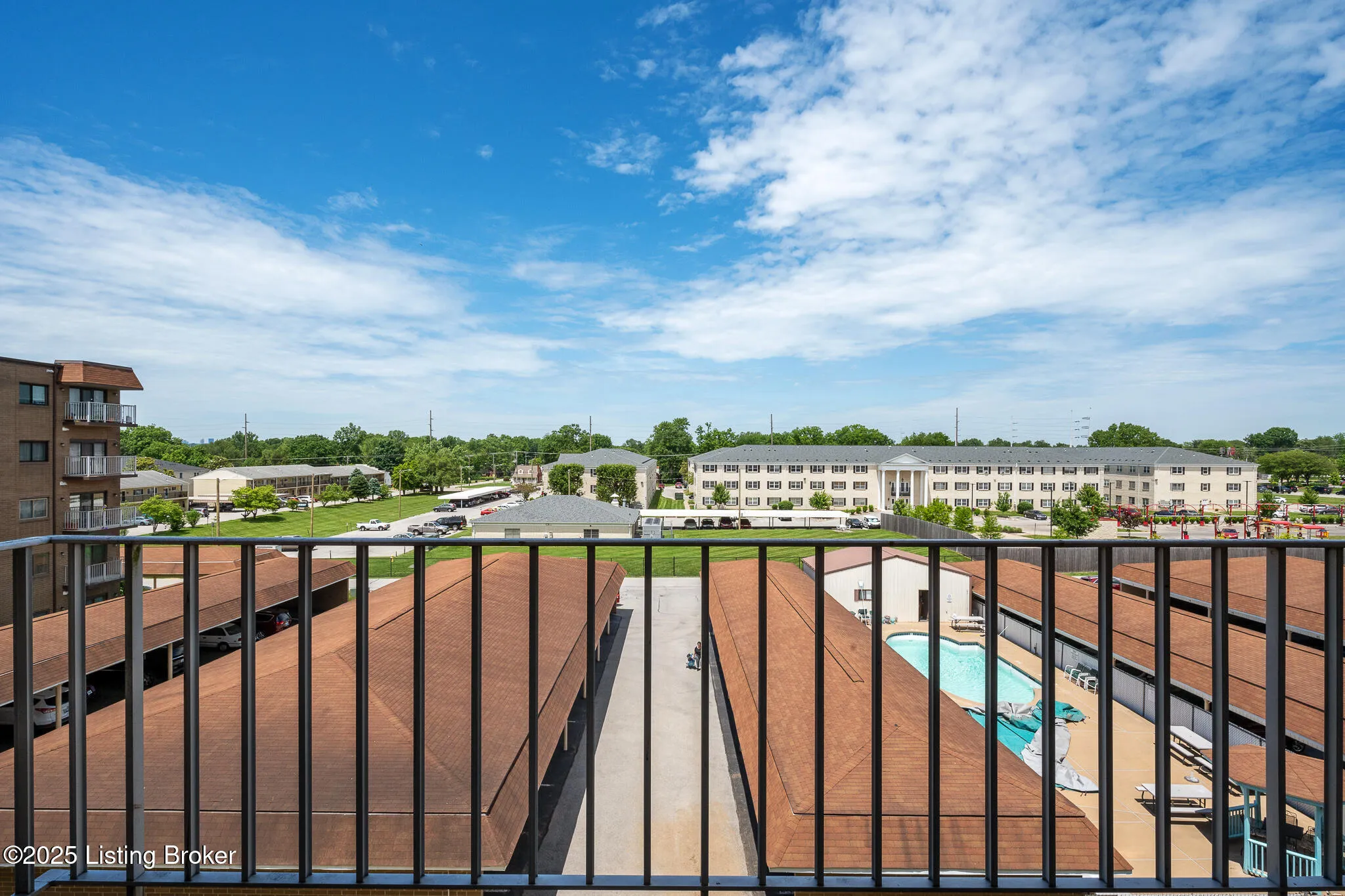 Louisville, Kentucky 40220, United States, 2 Bedrooms Bedrooms, ,1 BathroomBathrooms,Residential,Active,135256