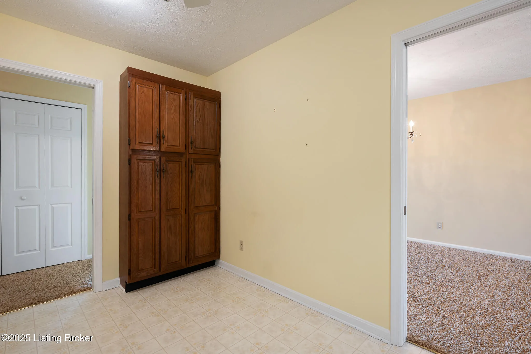 Louisville, Kentucky 40220, United States, 2 Bedrooms Bedrooms, ,1 BathroomBathrooms,Residential,Active,135256