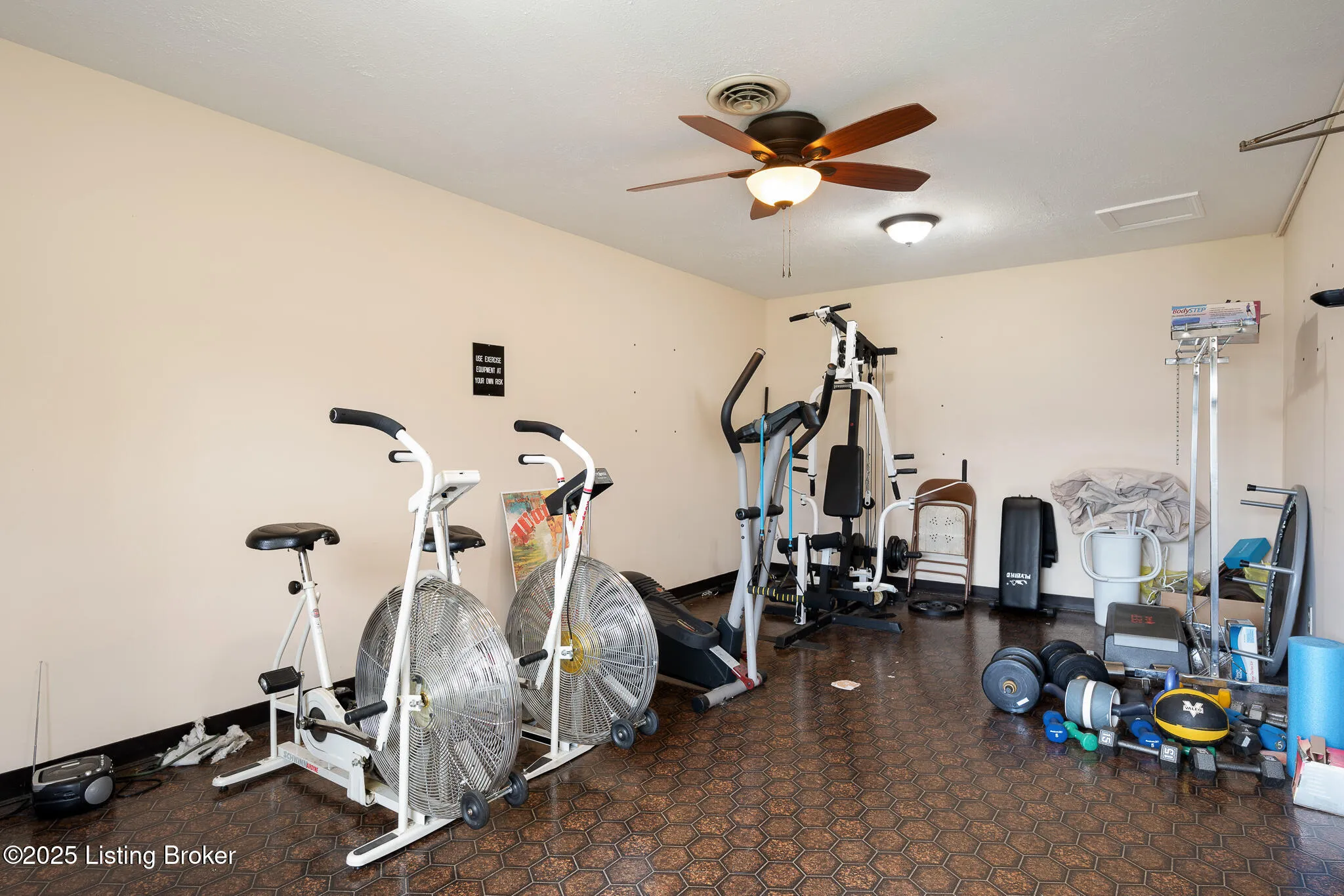 Louisville, Kentucky 40220, United States, 2 Bedrooms Bedrooms, ,1 BathroomBathrooms,Residential,Active,135256