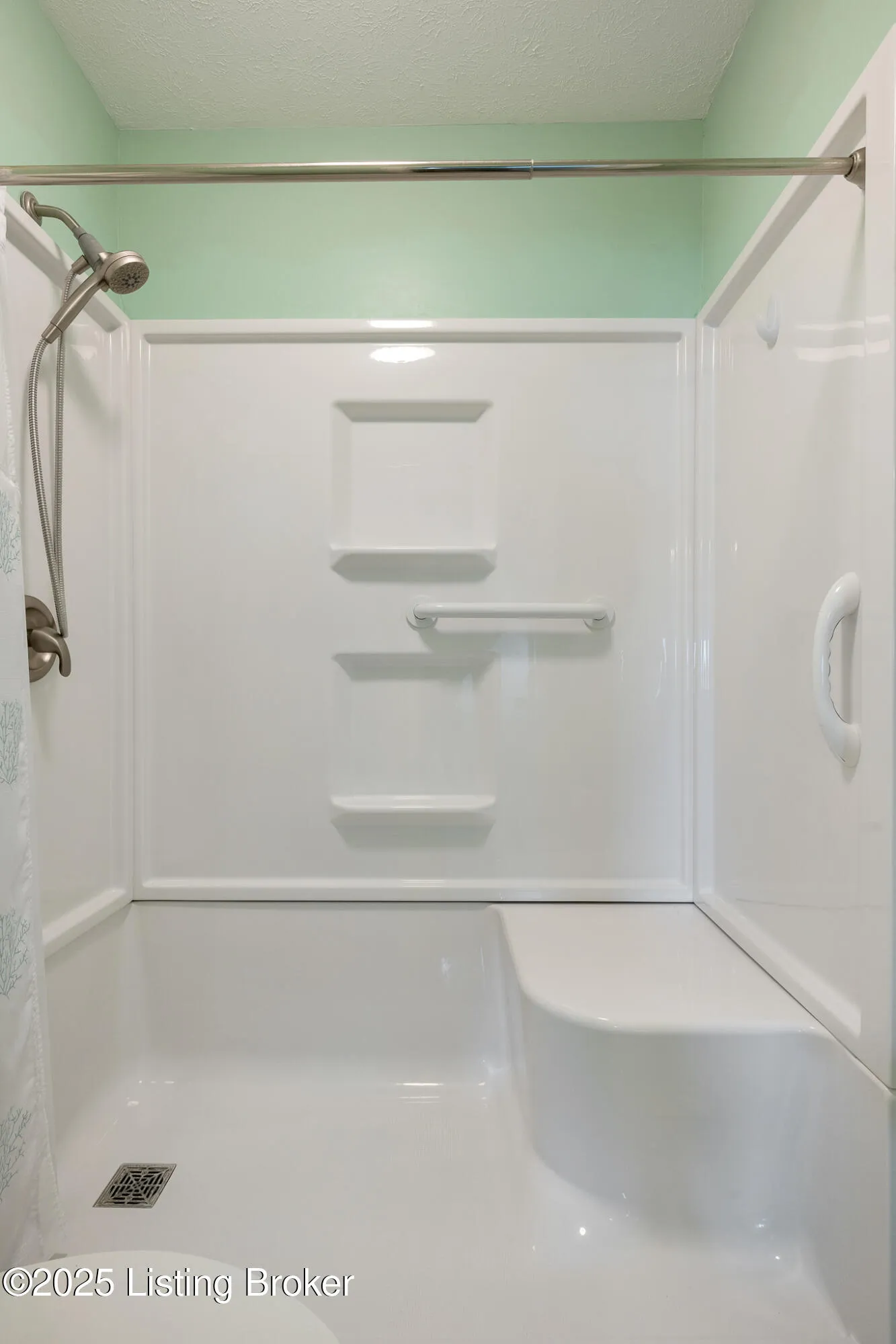 Louisville, Kentucky 40220, United States, 2 Bedrooms Bedrooms, ,1 BathroomBathrooms,Residential,Active,135256