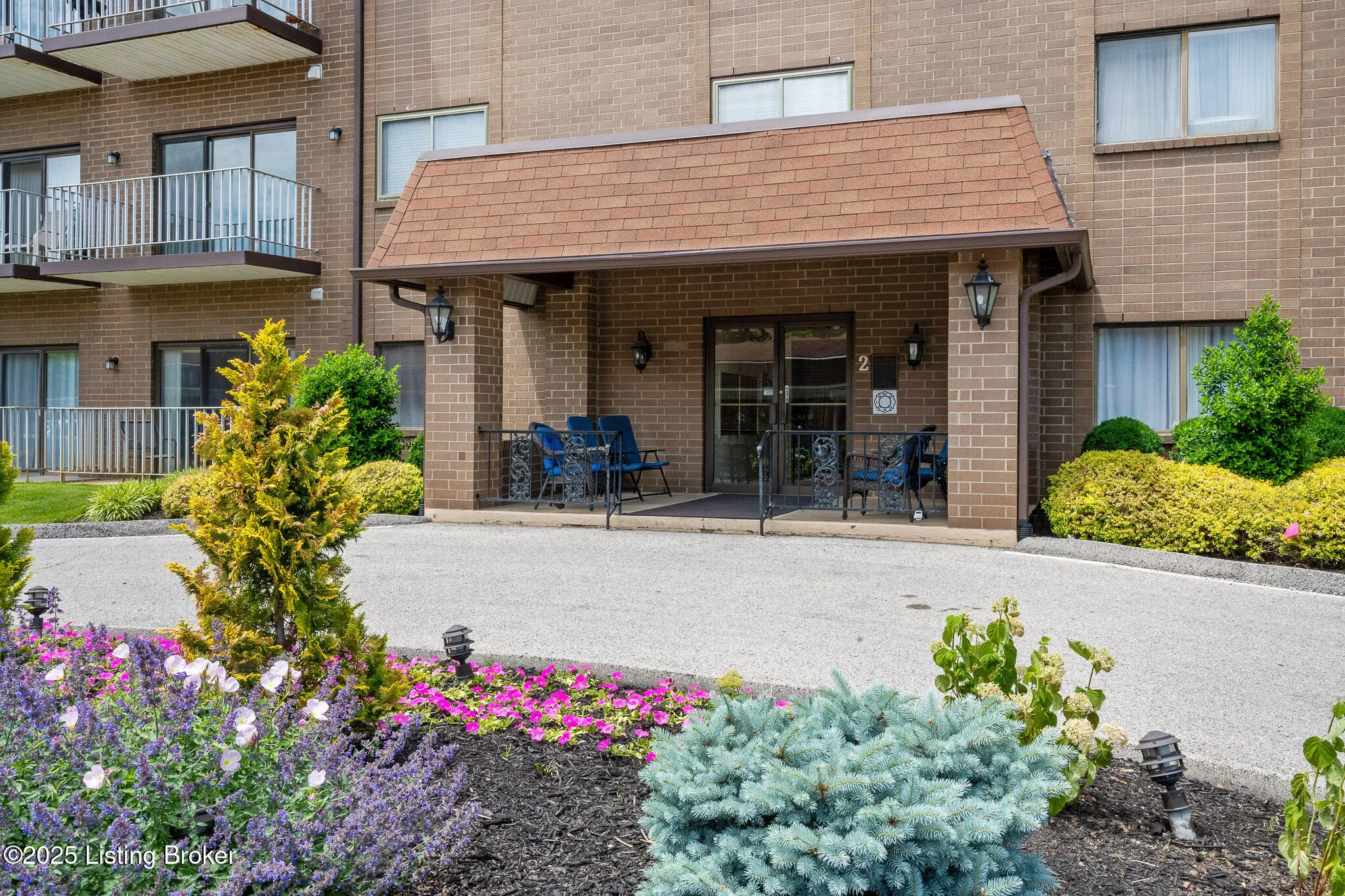 Louisville, Kentucky 40220, United States, 2 Bedrooms Bedrooms, ,1 BathroomBathrooms,Residential,Active,135256