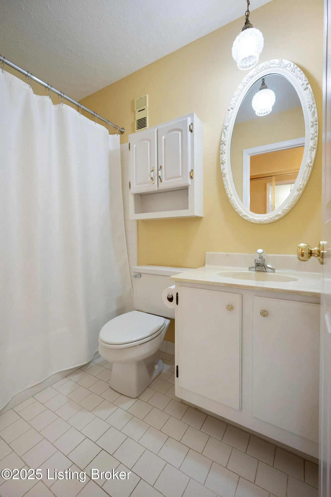 Louisville, Kentucky 40220, United States, 2 Bedrooms Bedrooms, ,1 BathroomBathrooms,Residential,Active,135256