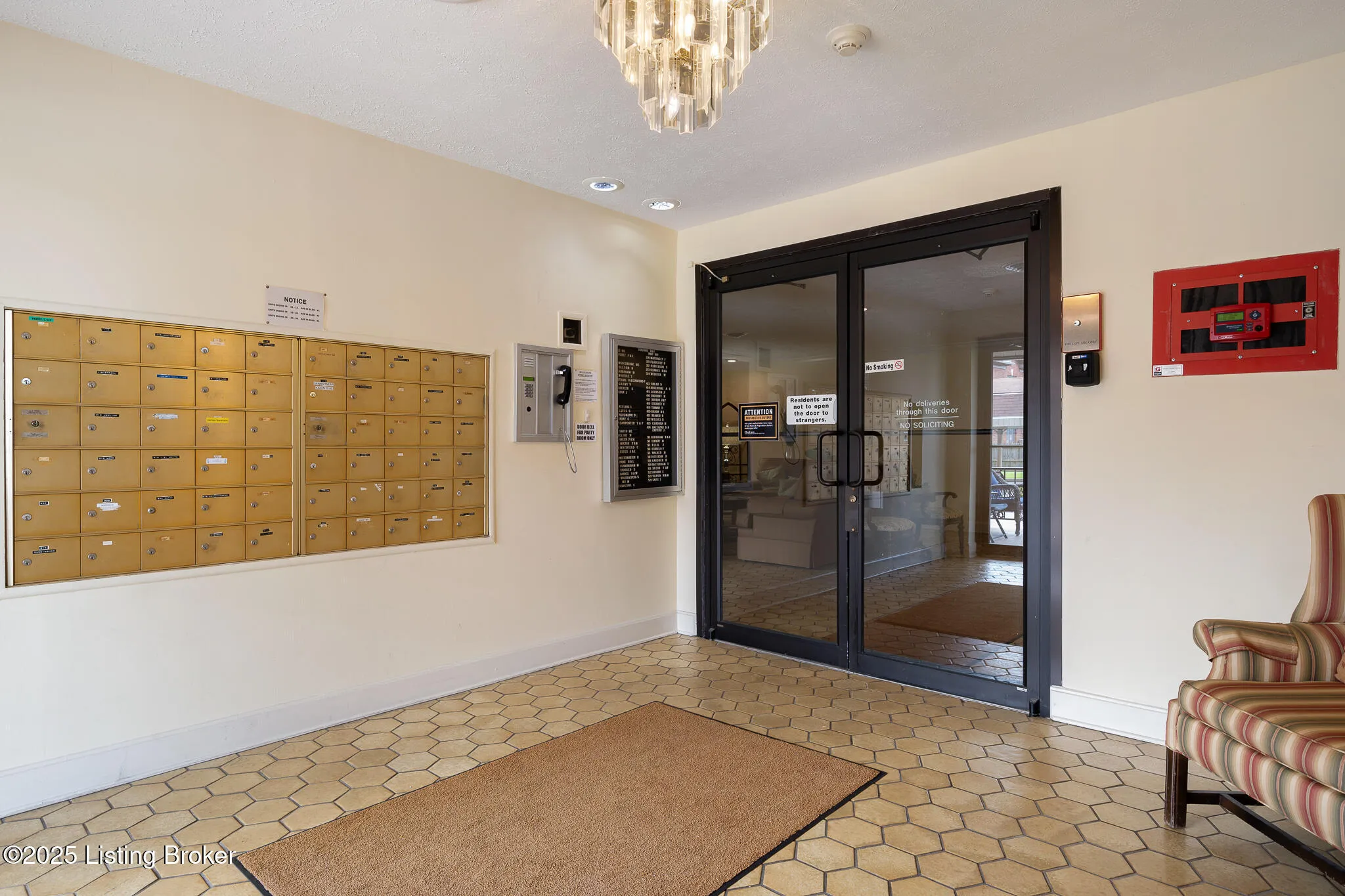 Louisville, Kentucky 40220, United States, 2 Bedrooms Bedrooms, ,1 BathroomBathrooms,Residential,Active,135256