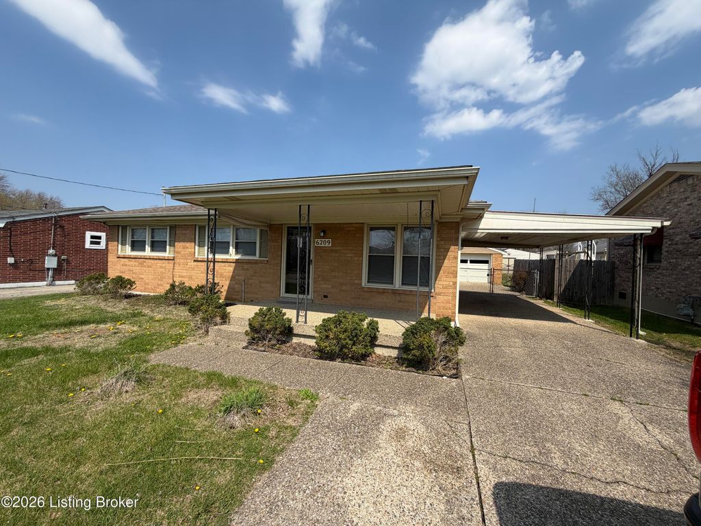 Photo of 6209 Red Spruce Dr, Louisville, KY 40229 (MLS # 1712826)