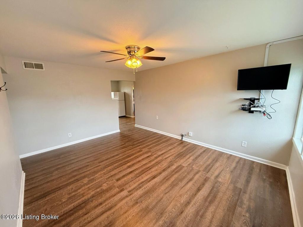 Photo of 7319 Betsy Ross Dr, Louisville, KY 40272 (MLS # 1712169)