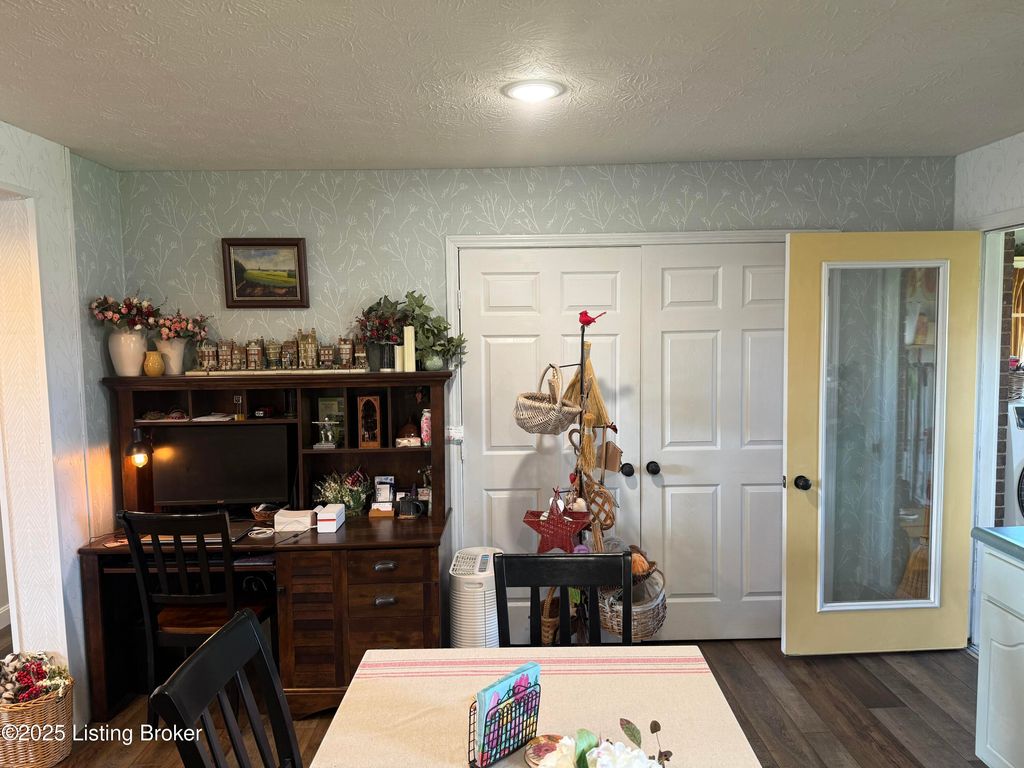 Photo of 204 Chambliss Dr, Hardinsburg, KY 40143 (MLS # 1706367)