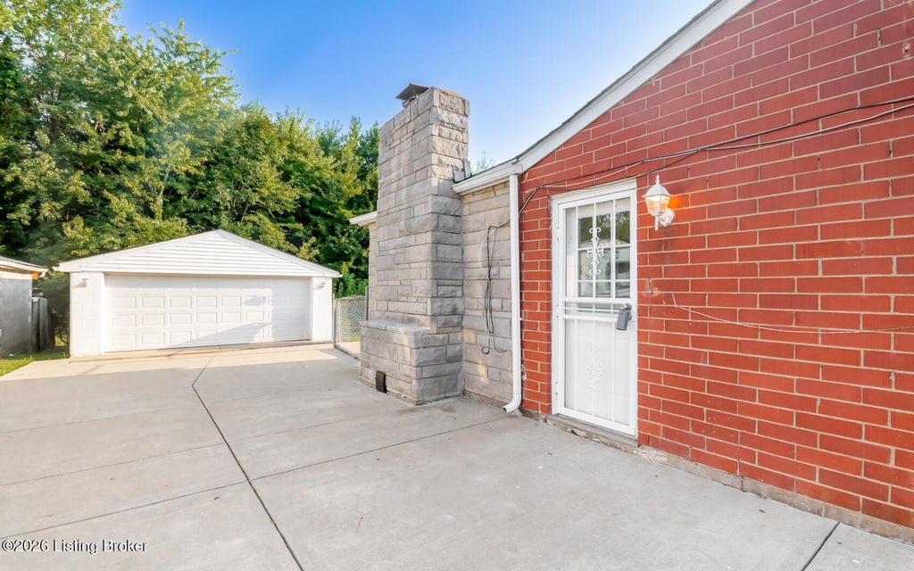 Photo of 611 Glengarry Dr, Louisville, KY 40118 (MLS # 1728400)