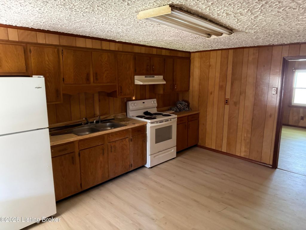 Photo of 711 Meade St, Carrollton, KY 41008 (MLS # 1722112)