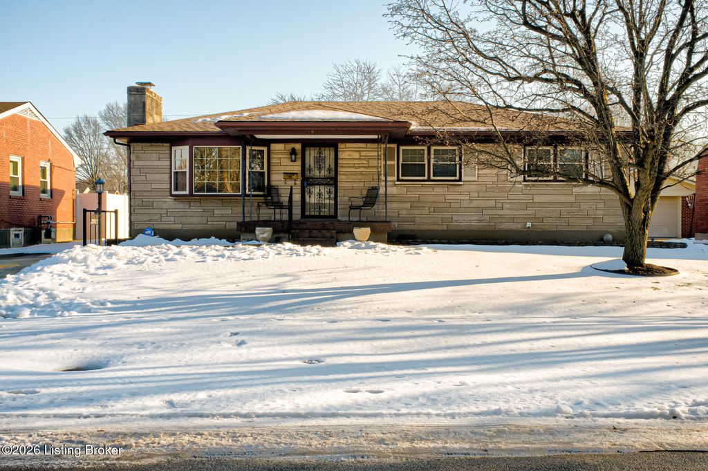 Photo of 3911 Woodgate Ln, Louisville, KY 40220 (MLS # 1708821)