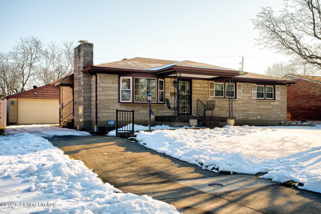 Photo of 3911 Woodgate Ln, Louisville, KY 40220 (MLS # 1708821)