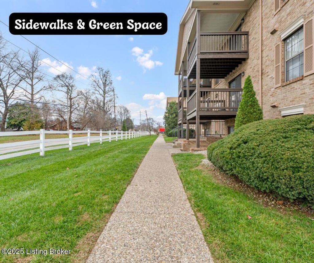 Photo of 9806 Whipps Mill Rd #UNIT 1, Louisville, KY 40223 (MLS # 1704506)