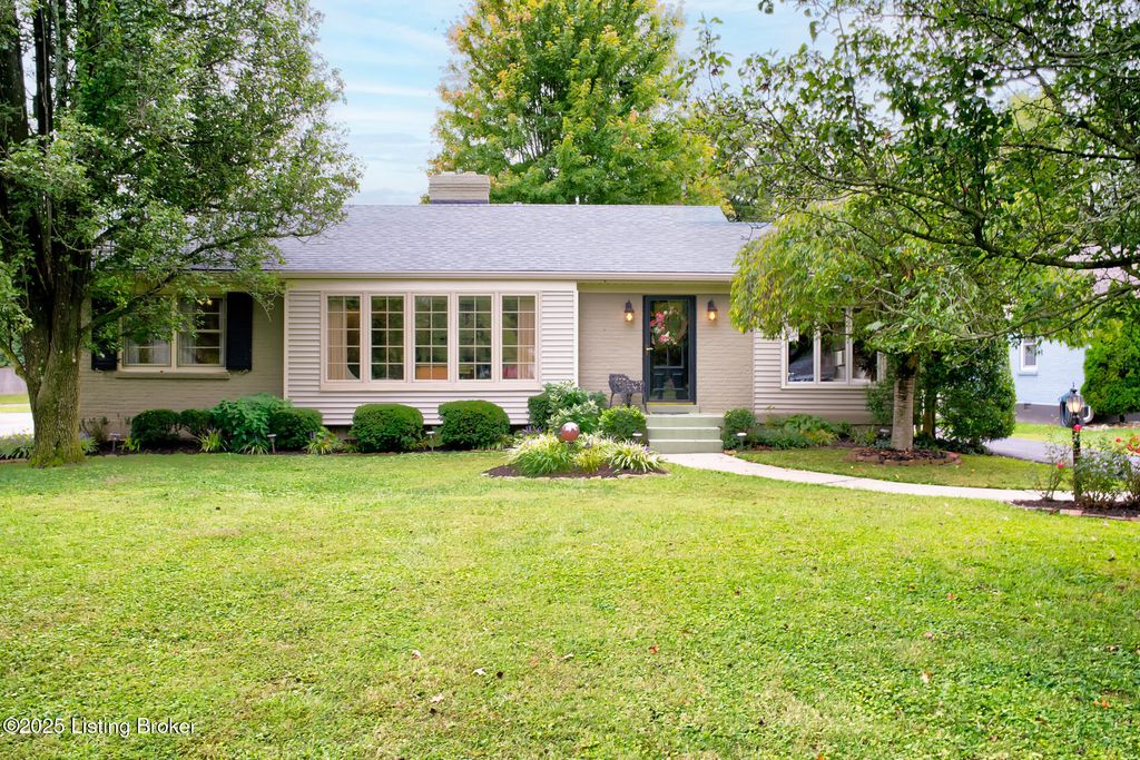 Photo of 9610 Watterson Trail, Jeffersontown, KY 40299 (MLS # 1699111)