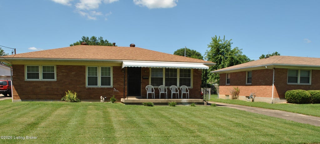 Photo of 2227 Mary Catherine Dr, Louisville, KY 40216 (MLS # 1723569)