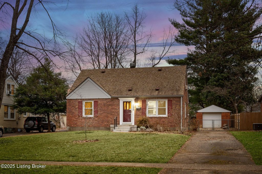 Photo of 2833 Yorkshire Blvd, Louisville, KY 40220 (MLS # 1705706)
