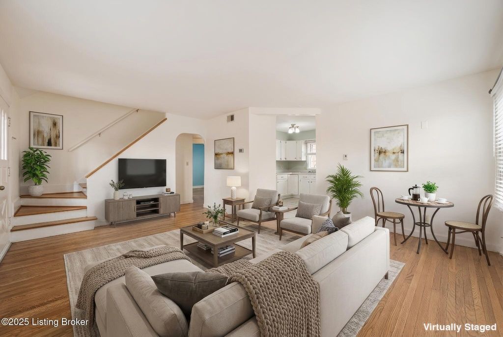 Photo of 2833 Yorkshire Blvd, Louisville, KY 40220 (MLS # 1705706)