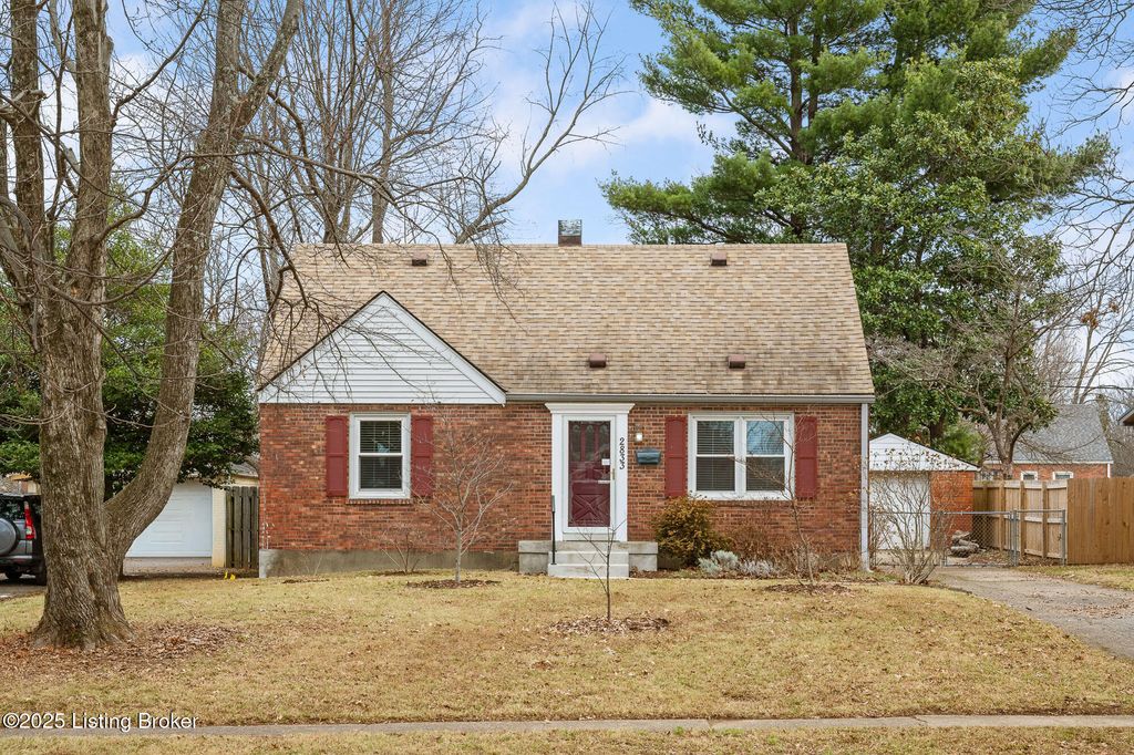 Photo of 2833 Yorkshire Blvd, Louisville, KY 40220 (MLS # 1705706)