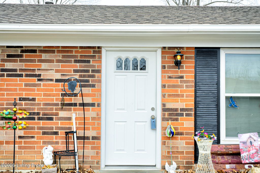 Photo of 8002 Grenelle Dr, Louisville, KY 40228 (MLS # 1707841)