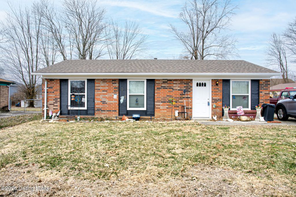 Photo of 8002 Grenelle Dr, Louisville, KY 40228 (MLS # 1707841)